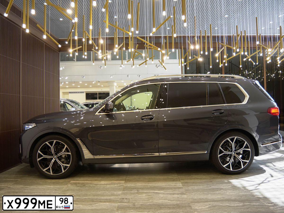 Фото автомобиля BMW X7, 2020 — госномер С808АН198. Цвет: СЕРЫЙ
