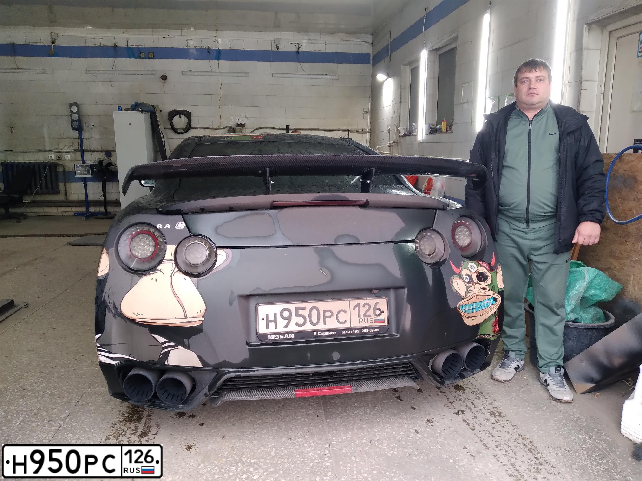 Фото автомобиля NISSAN GT-R, 2012 — госномер Н300ЕЕ58. Цвет: ЗЕЛЕНЫЙ МАТОВЫЙ