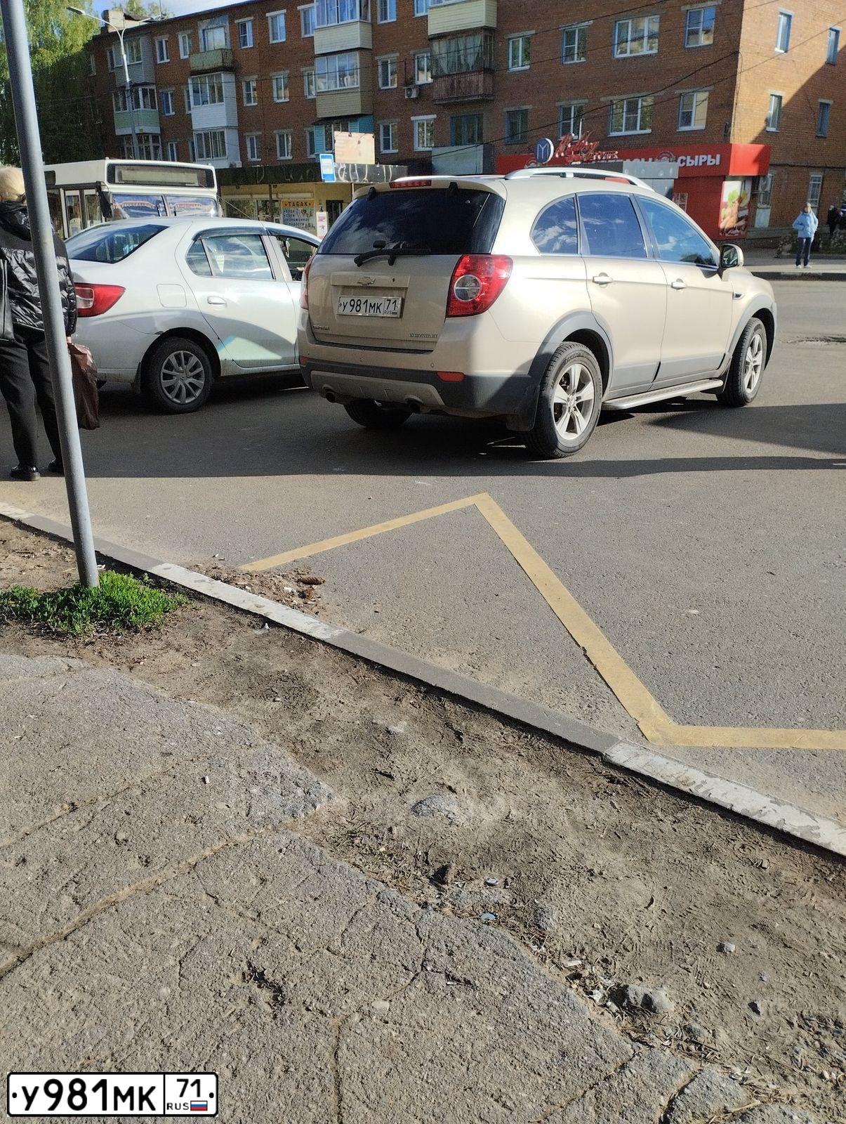 Фото автомобиля CHEVROLET CAPTIVA, 2011 — госномер У981МК71. Цвет: БЕЖЕВЫЙ