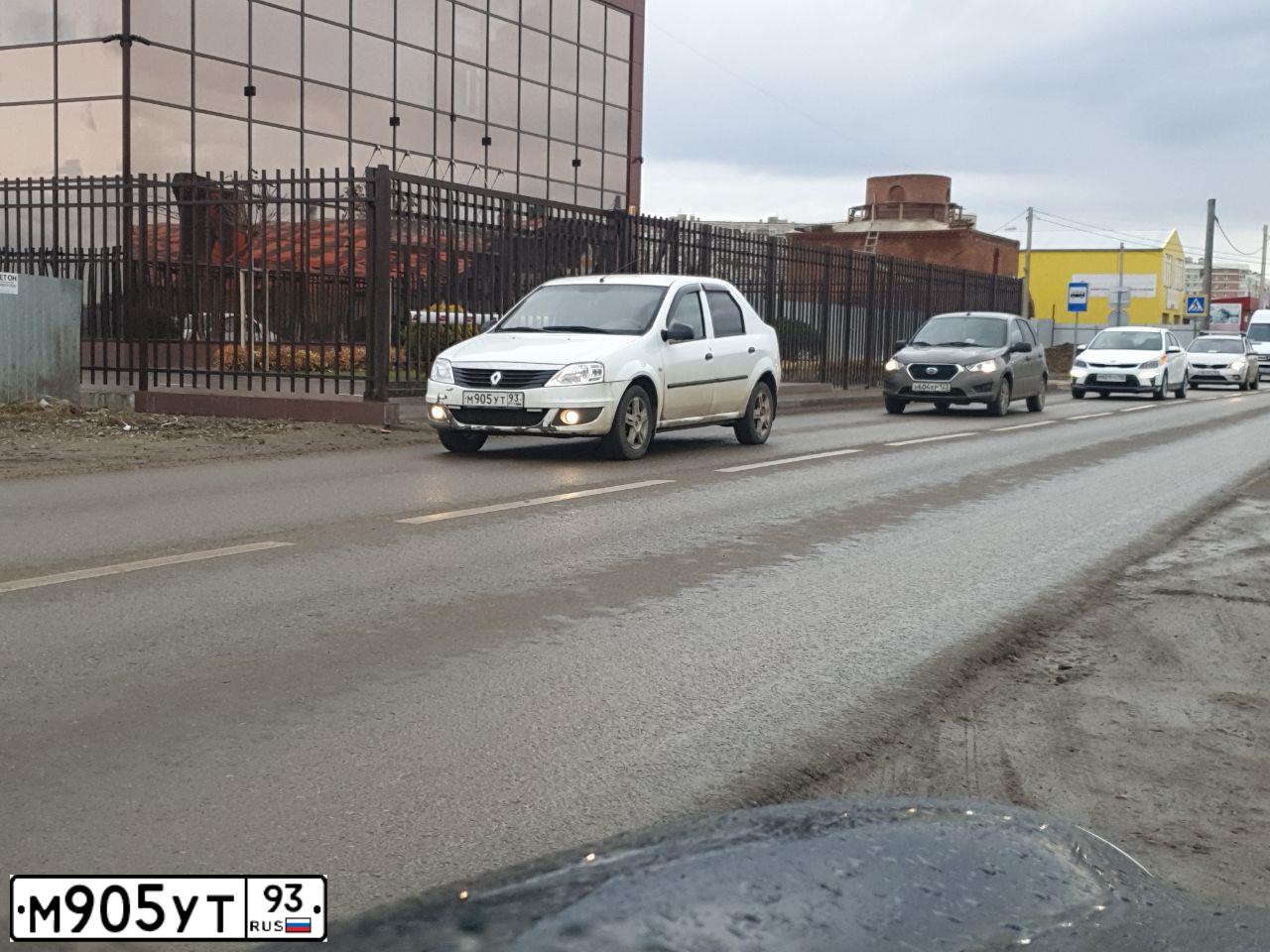 Фото автомобиля RENAULT LOGAN, 2010 — госномер М905УТ93. Цвет: Белый