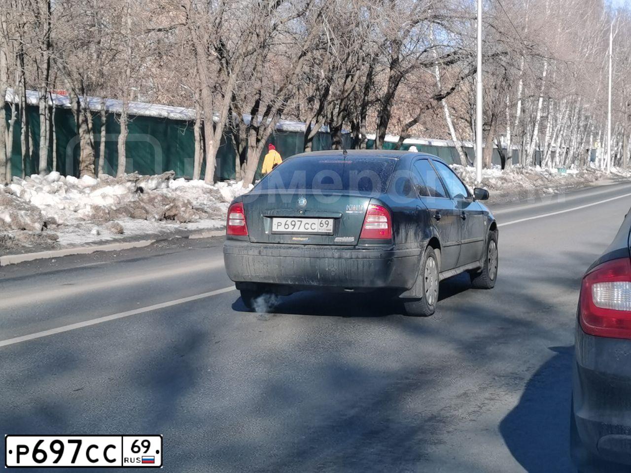 Фото автомобиля SKODA OCTAVIA, 2006 — госномер М981СТ10. Цвет: ЗЕЛЕНЫЙ