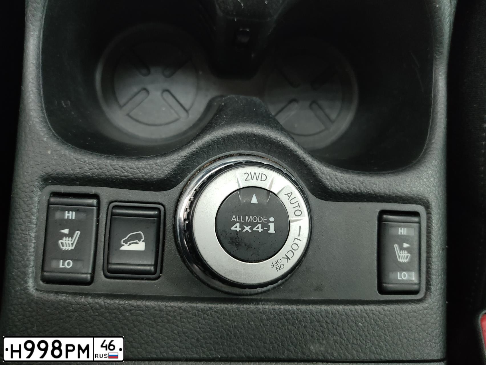 Фото автомобиля NISSAN X-TRAIL, 2015 — госномер Р933НМ46. Цвет: СЕРЕБРИСТЫЙ