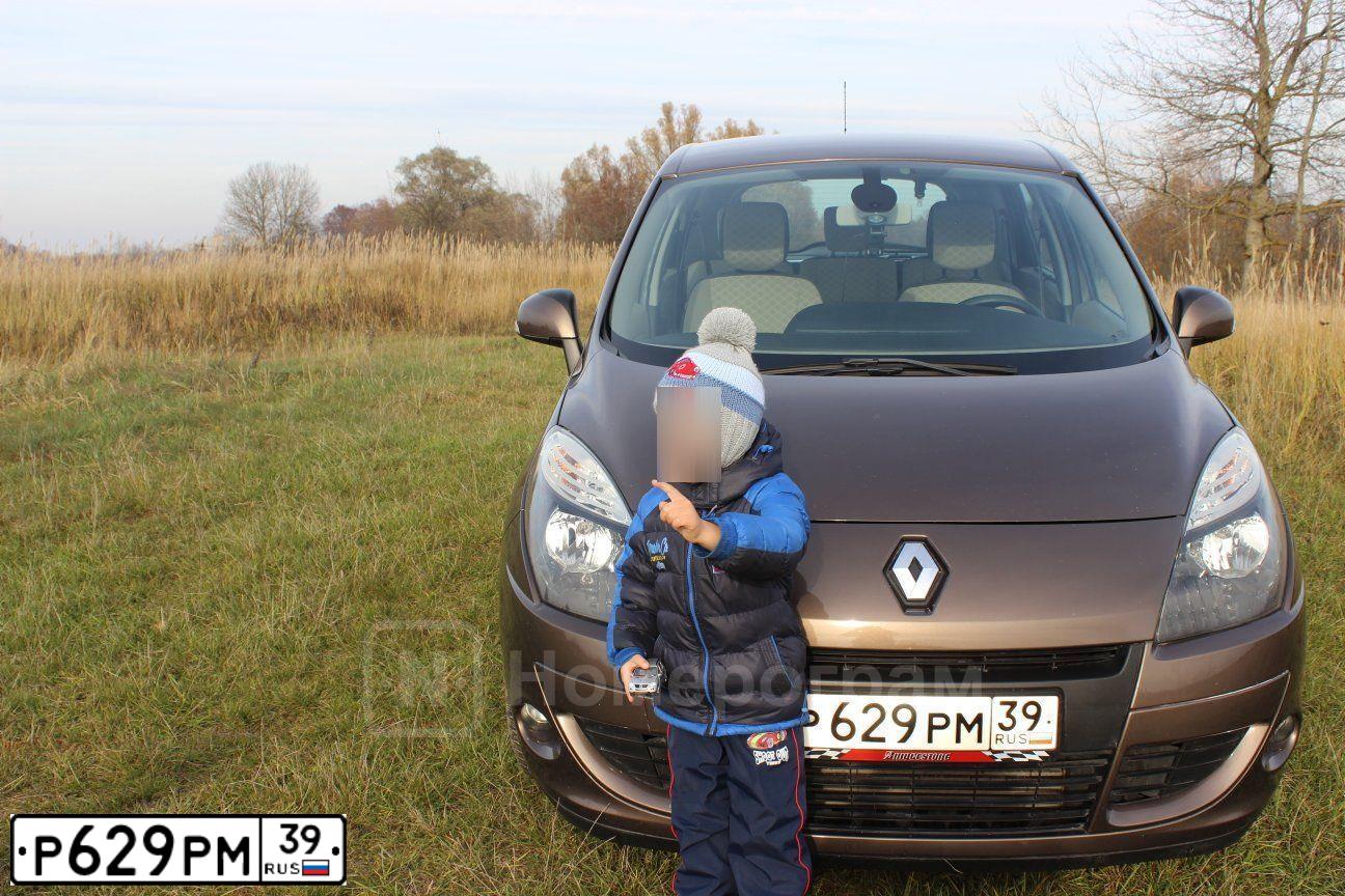 Фото автомобиля RENAULT MEGANE /GRAND/ SCENIC, 2010 — госномер Р629РМ39. Цвет: КОРИЧНЕВЫЙ