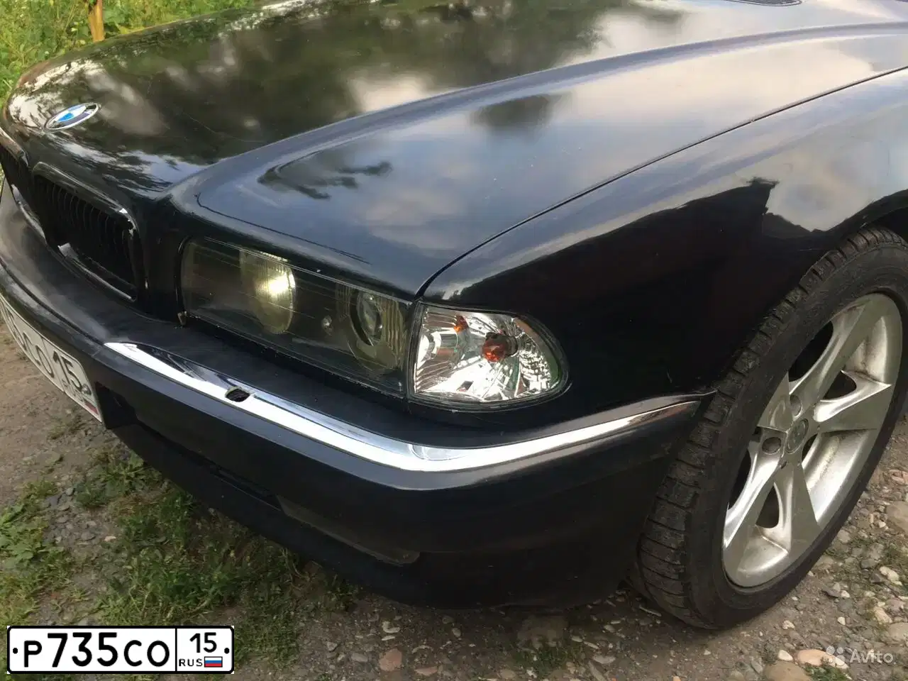 Фото автомобиля BMW SERIE 7, 1990 — госномер Р735СО15. Цвет: ЧЕРНЫЙ