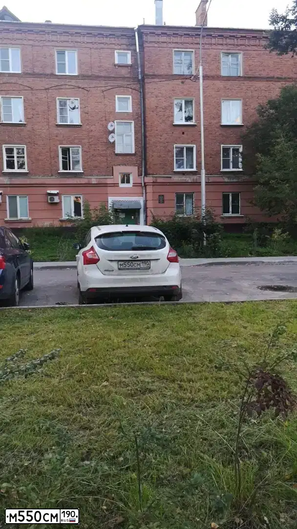 Фото автомобиля FORD FOCUS, 2011 — госномер Е329КО08. Цвет: Белый