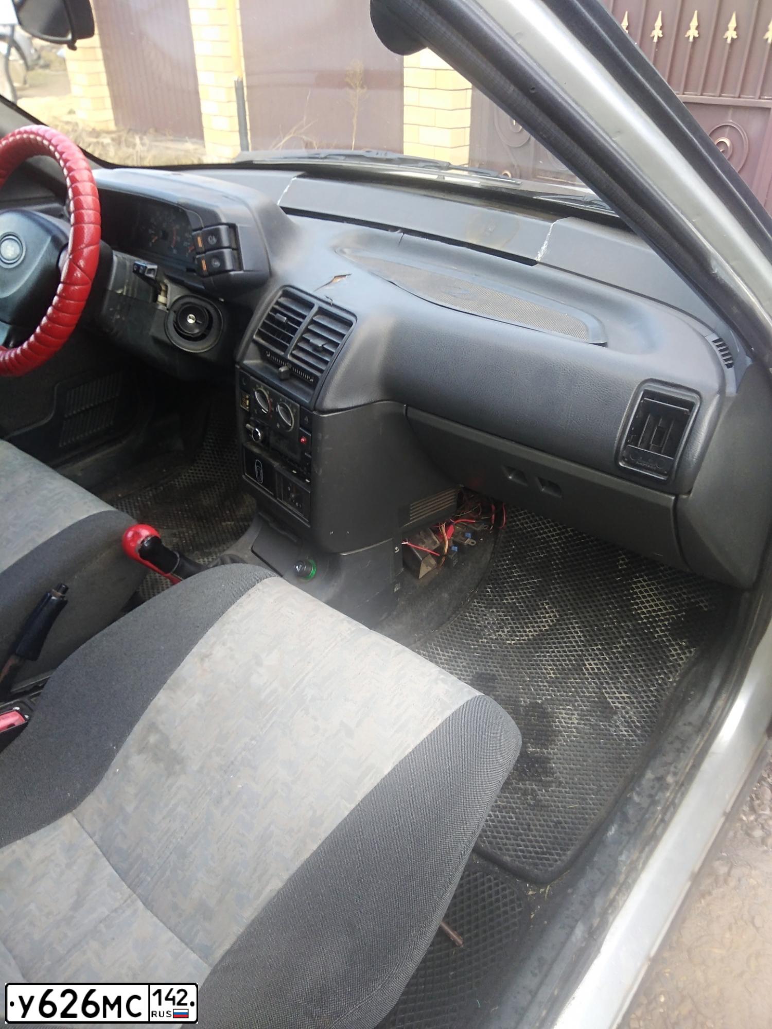 Фото автомобиля LADA 2110, 2002 — госномер А672РХ193. Цвет: СВЕТЛО-СЕРЕБРИСТЫЙ  МЕТАЛЛИК