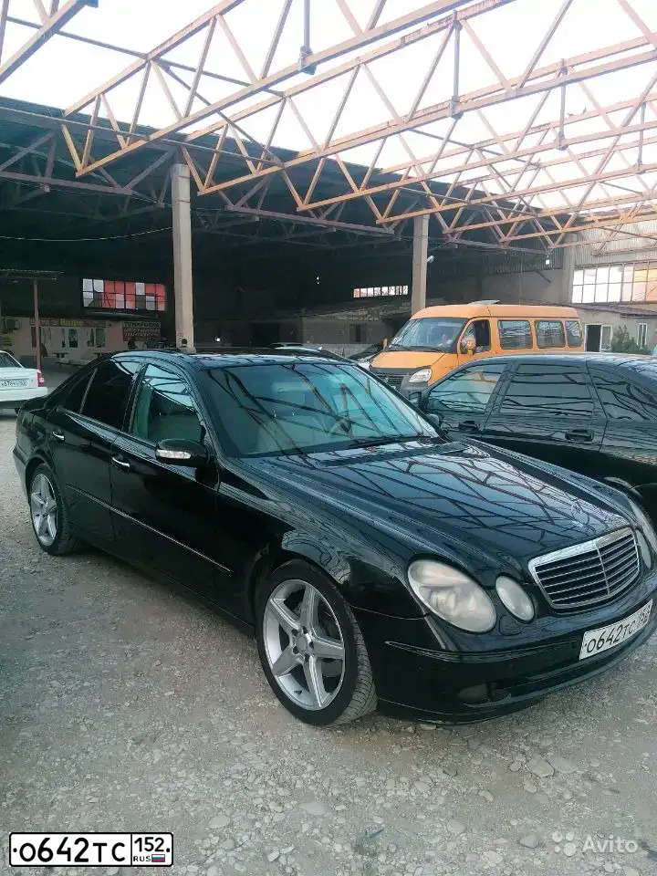 Фото автомобиля MERCEDES E-KLASSE, 2003 — госномер О063ОО152. Цвет: ЧЕРНЫЙ