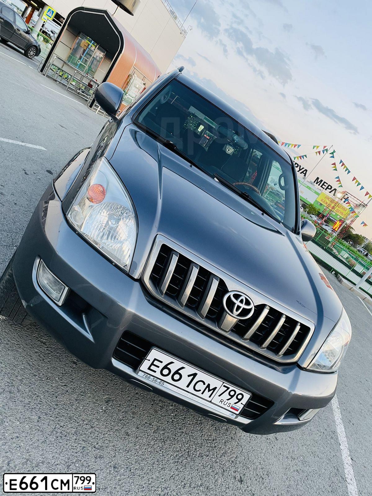 Фото автомобиля TOYOTA LANDCRUISER, 2007 — госномер Х873ОО55. Цвет: ТЕМНО-СЕРЫЙ