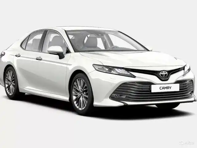 Фото автомобиля TOYOTA CAMRY, 2018 — госномер Х436УО31. Цвет: БЕЛЫЙ ПЕРЛАМУТР