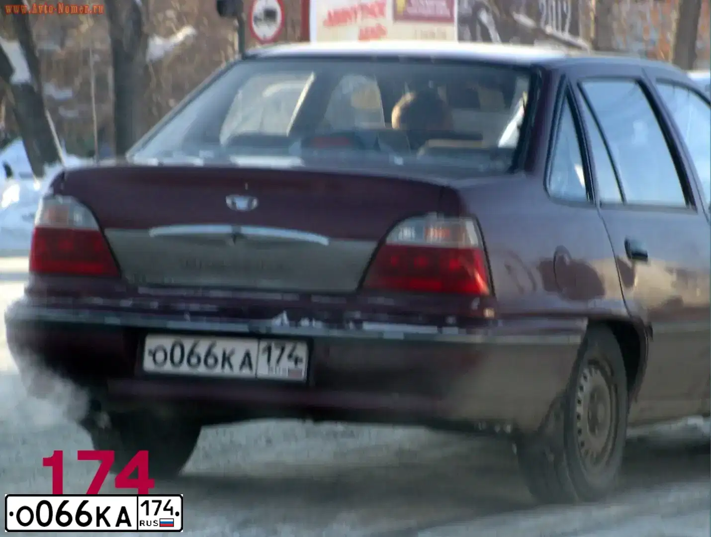 Фото автомобиля DAEWOO NEXIA, 2004 — госномер О066КА174. Цвет: Красный