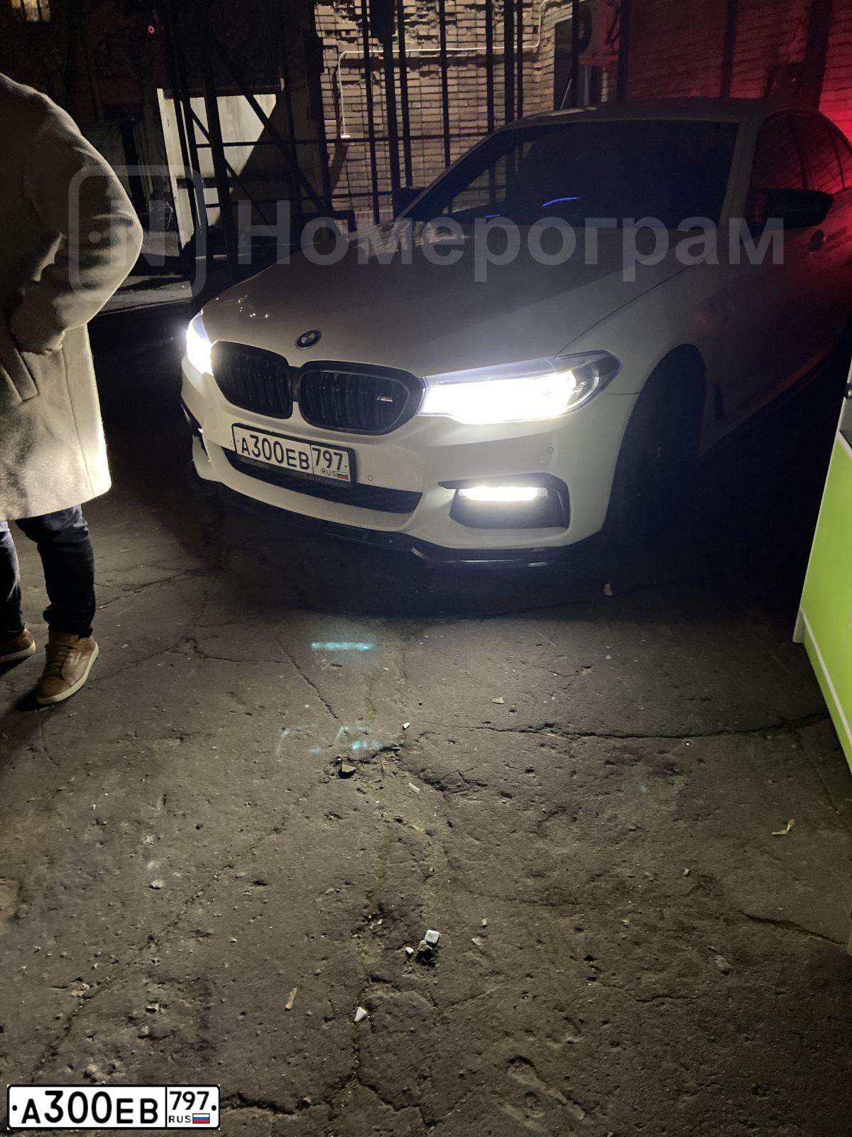 Фото автомобиля BMW SERIE 5, 2018 — госномер А300ЕВ797. Цвет: Белый