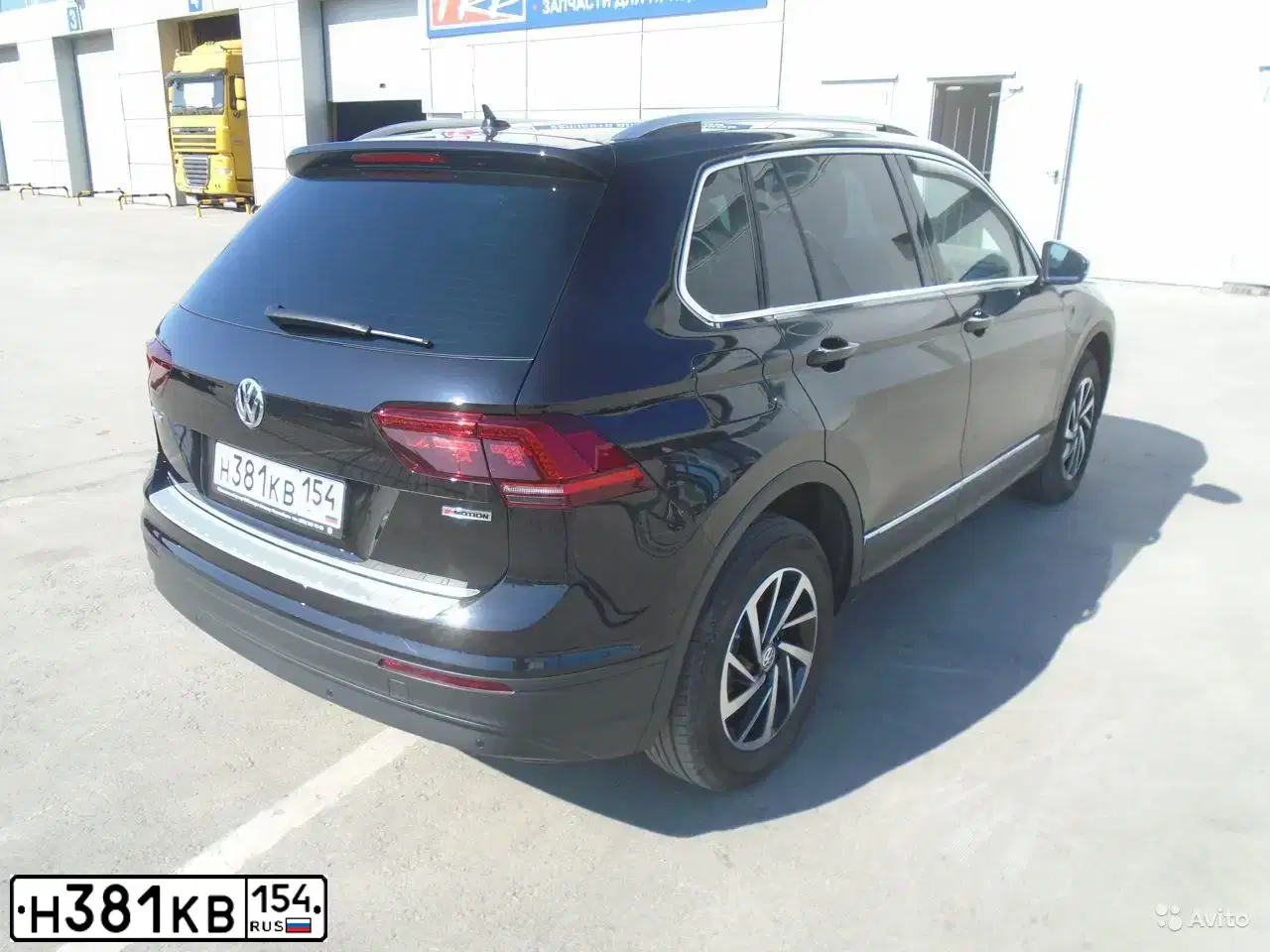 Фото автомобиля VOLKSWAGEN TIGUAN, 2018 — госномер С668ММ70. Цвет: ЧЕРНЫЙ