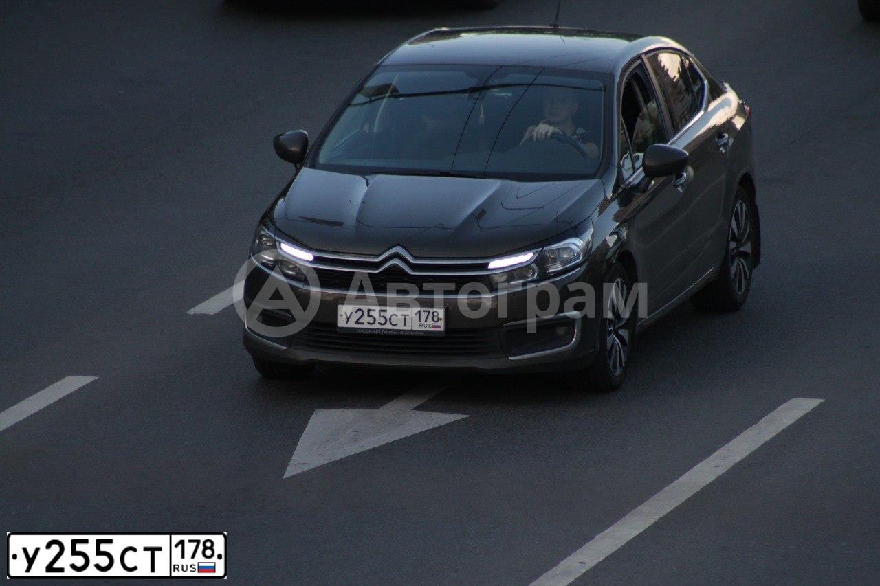 Фото автомобиля CITROEN C4, 2016 — госномер Е009РС147