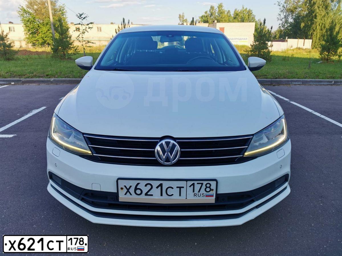 Фото автомобиля VOLKSWAGEN JETTA, 2017 — госномер У331ТЕ33. Цвет: Белый