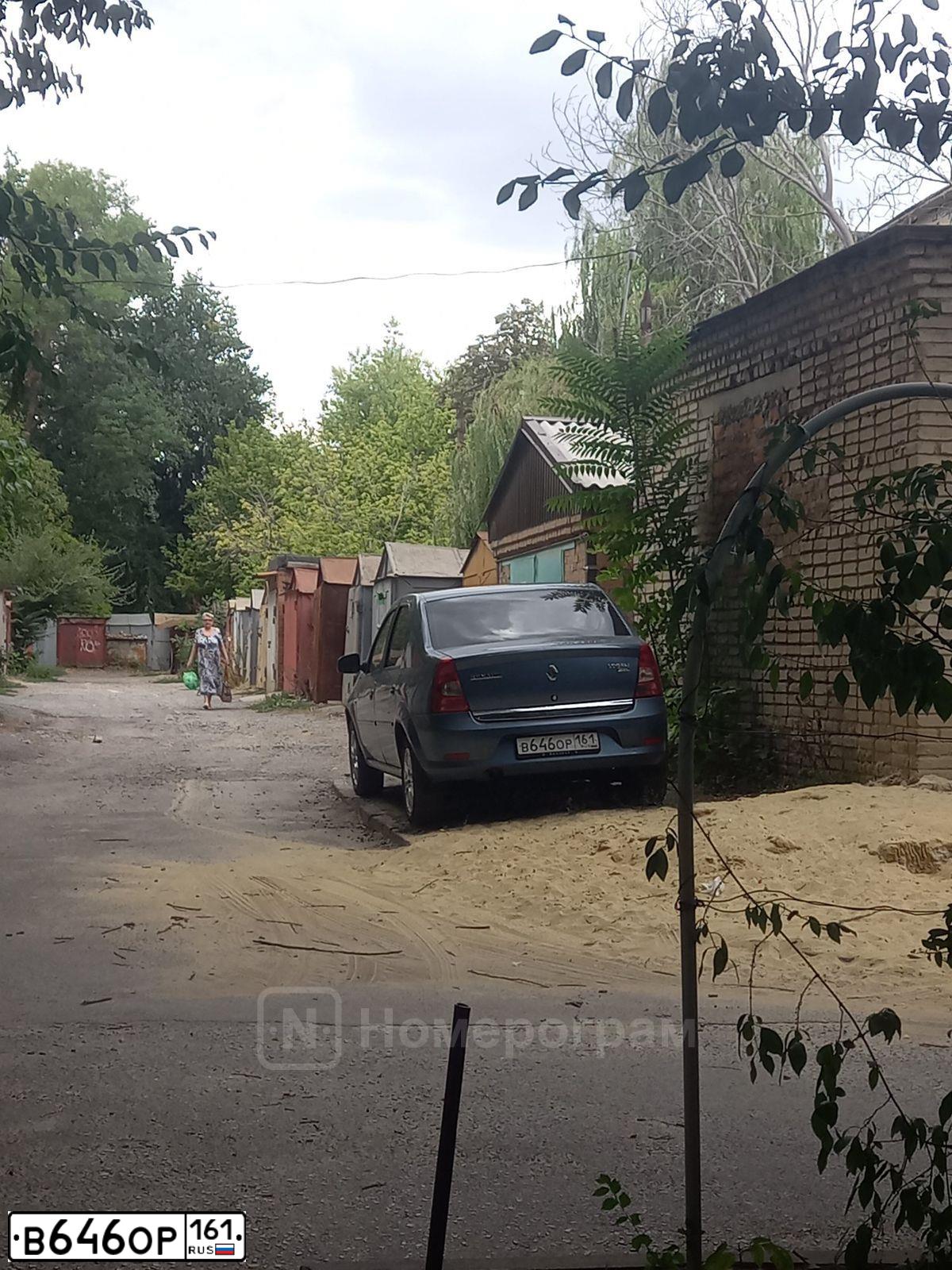 Фото автомобиля RENAULT LOGAN, 2011 — госномер В646ОР161. Цвет: синий