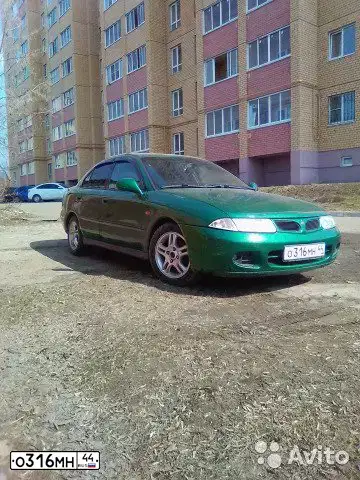 Фото автомобиля MITSUBISHI CARISMA, 1998 — госномер С840ОР76. Цвет: ЗЕЛЕНЫЙ