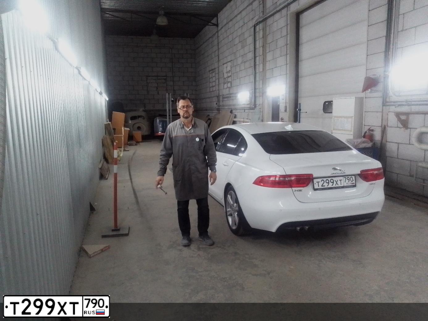 Фото автомобиля JAGUAR XE-SERIE, 2015 — госномер Т299ХТ790. Цвет: Белый