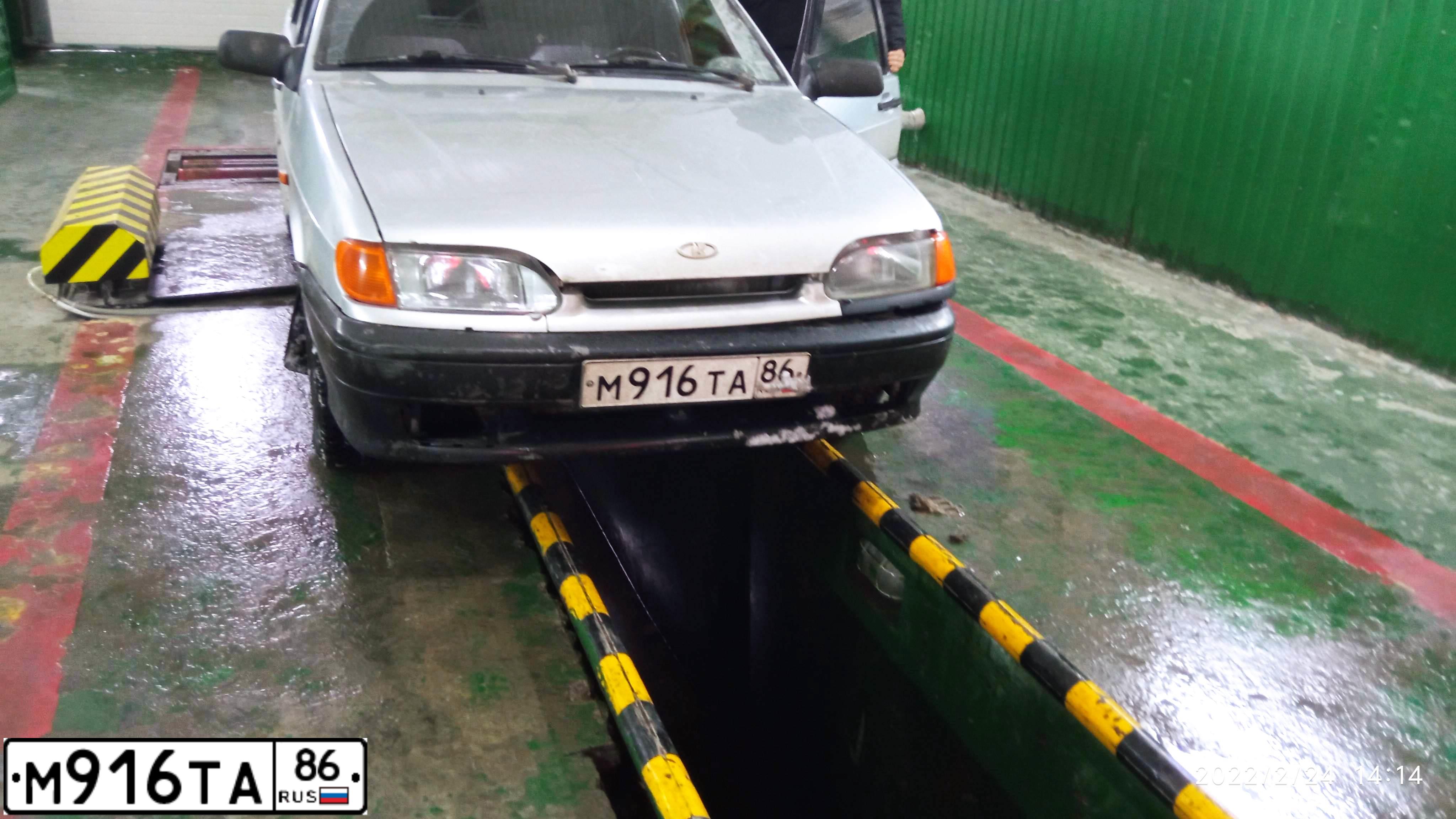 Фото автомобиля LADA 2115 SAMARA, 2002 — госномер Е388НР186. Цвет: Светло-Серебристый металлик