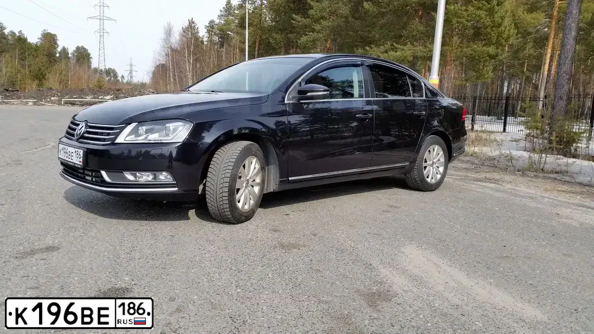 Фото автомобиля VOLKSWAGEN PASSAT, 2012 — госномер М580УК164. Цвет: ЧЕРНЫЙ
