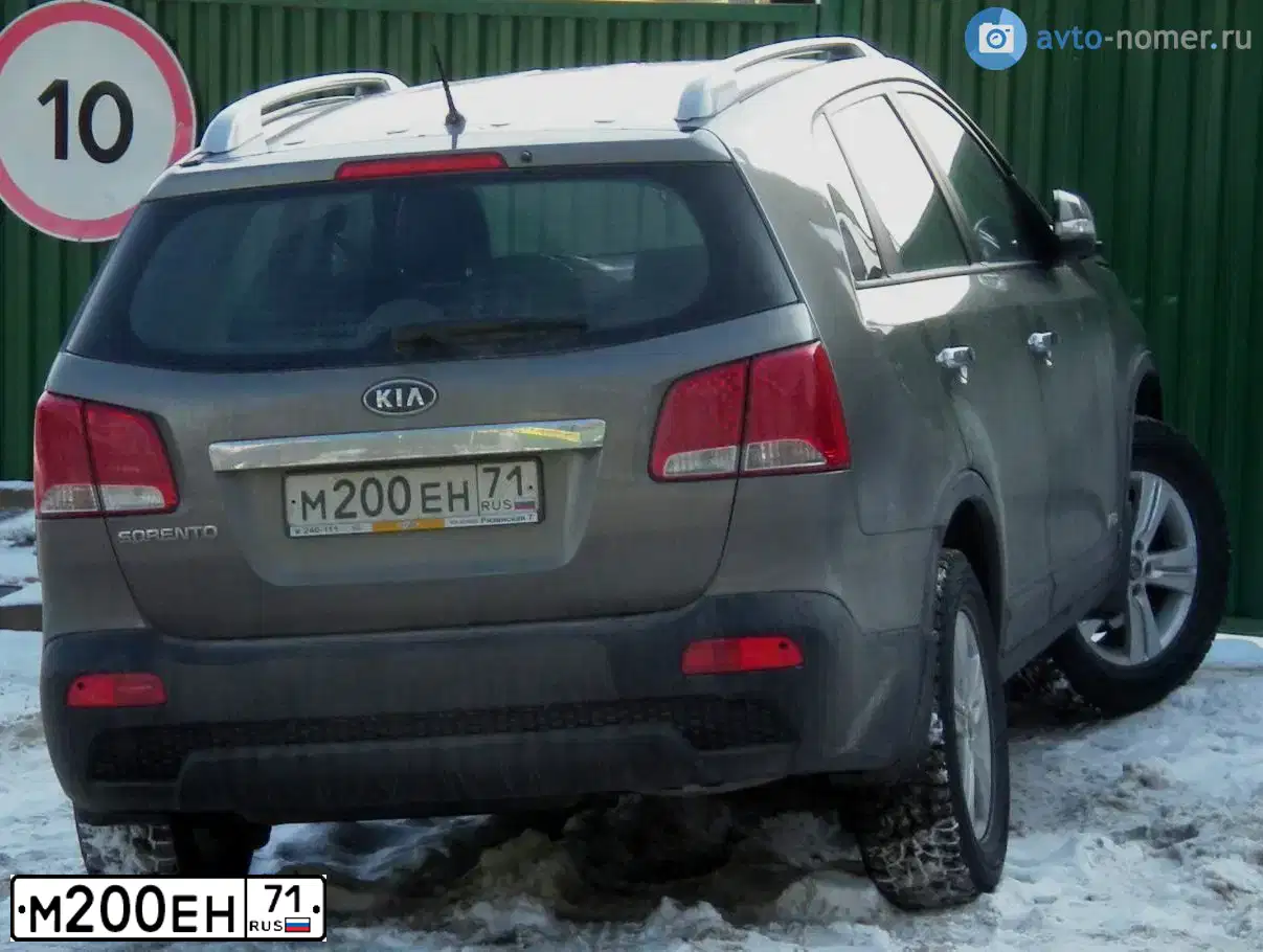 Фото автомобиля KIA SORENTO, 2011 — госномер М200ЕН71. Цвет: СЕРЫЙ