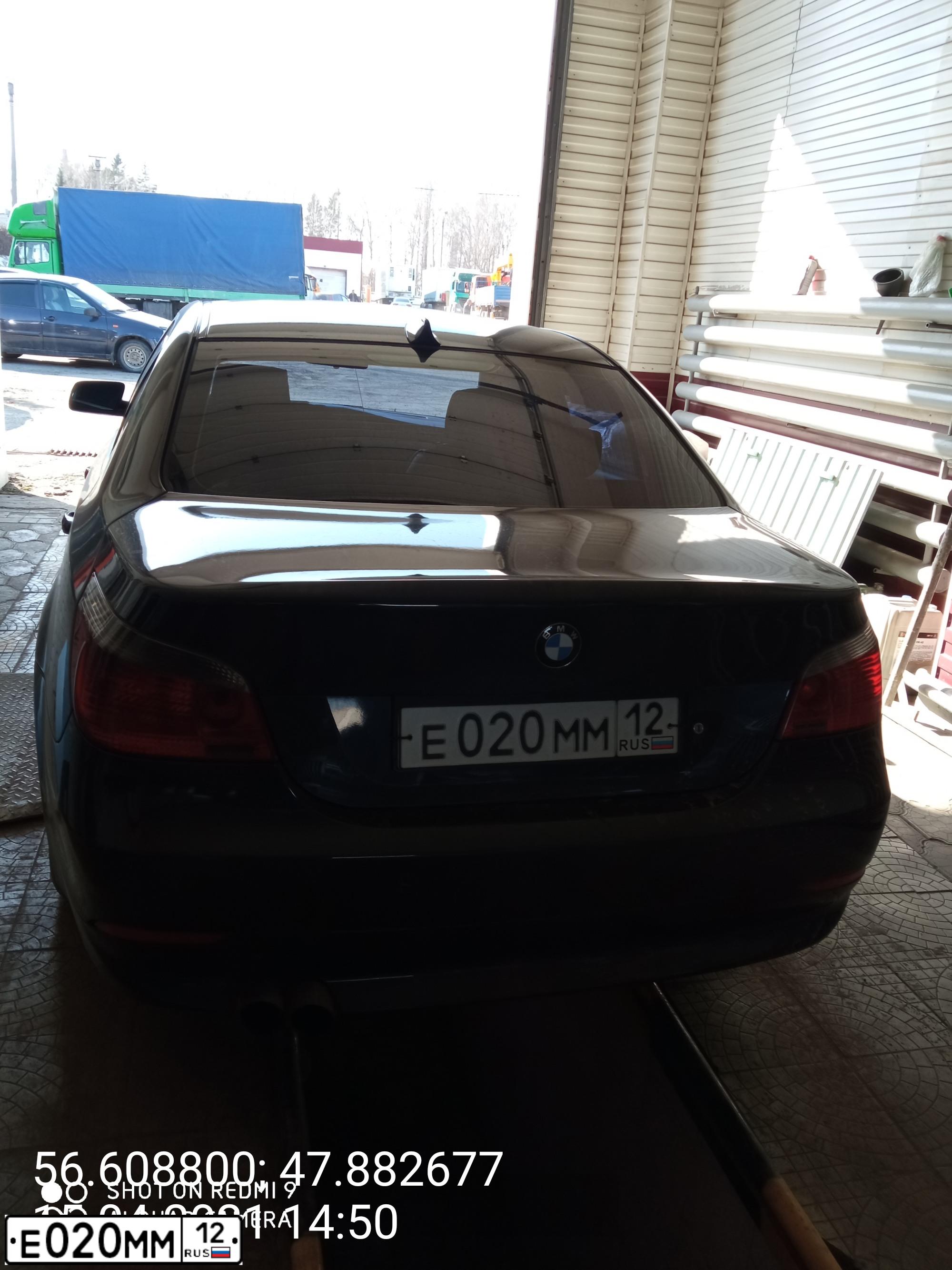 Фото автомобиля BMW 525, 2004 — госномер М025ТО797. Цвет: Темно-синий