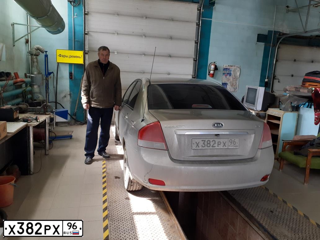 Фото автомобиля KIA CERATO, 2007 — госномер Т700ВК196. Цвет: БЕЖЕВЫЙ