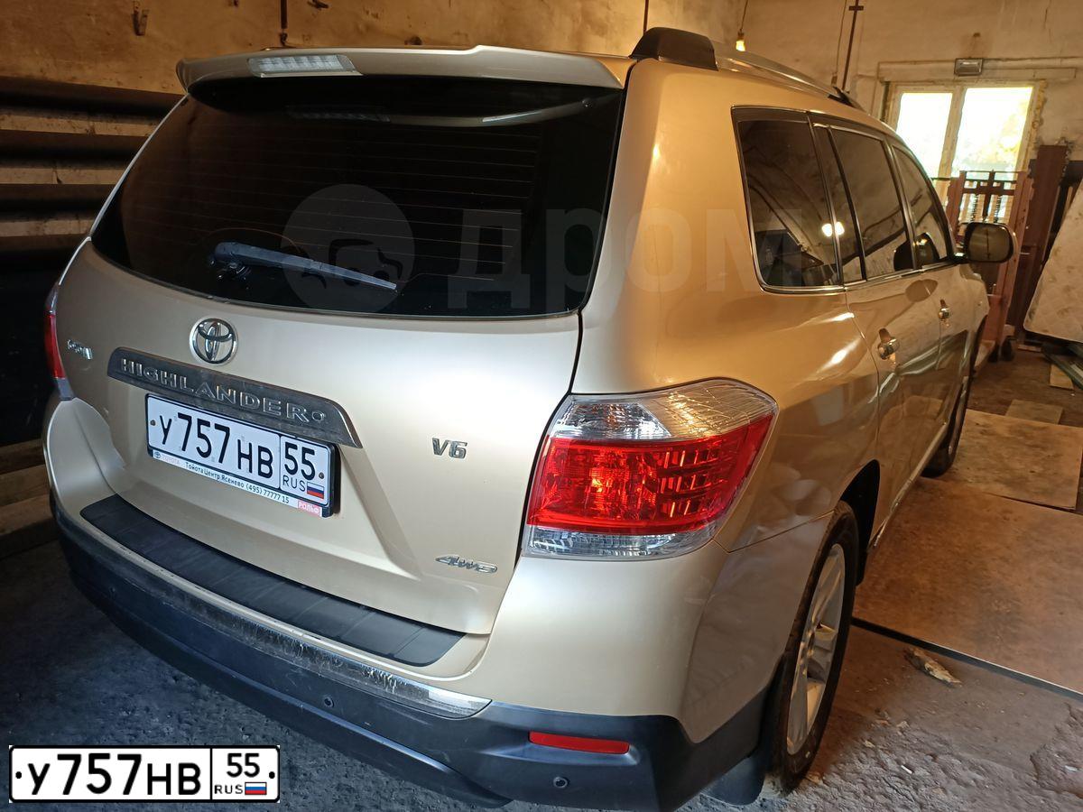 Фото автомобиля TOYOTA HIGHLANDER, 2011 — госномер У757НВ55. Цвет: БЕЖЕВЫЙ
