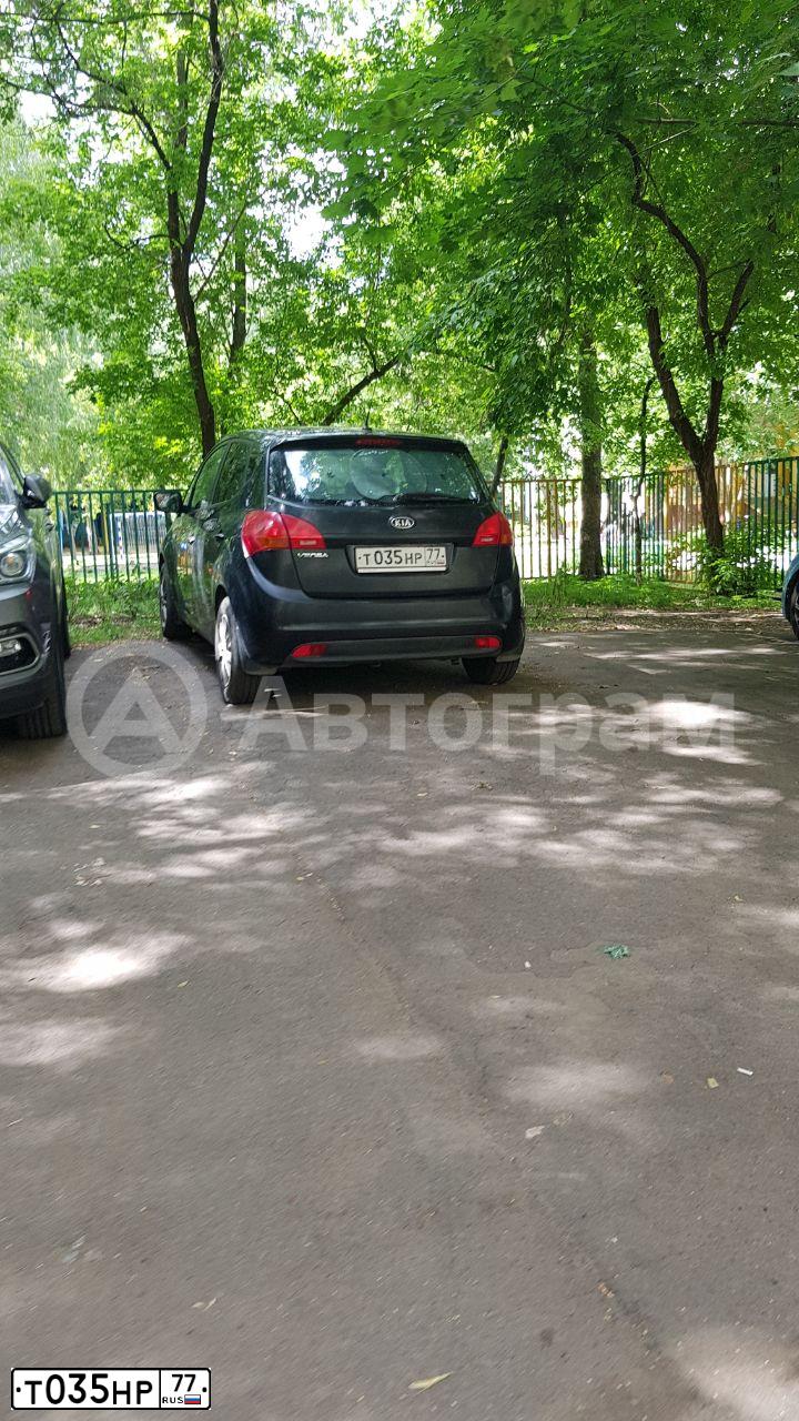 Фото автомобиля KIA VENGA, 2012 — госномер Т035НР77. Цвет: ЧЕРНЫЙ