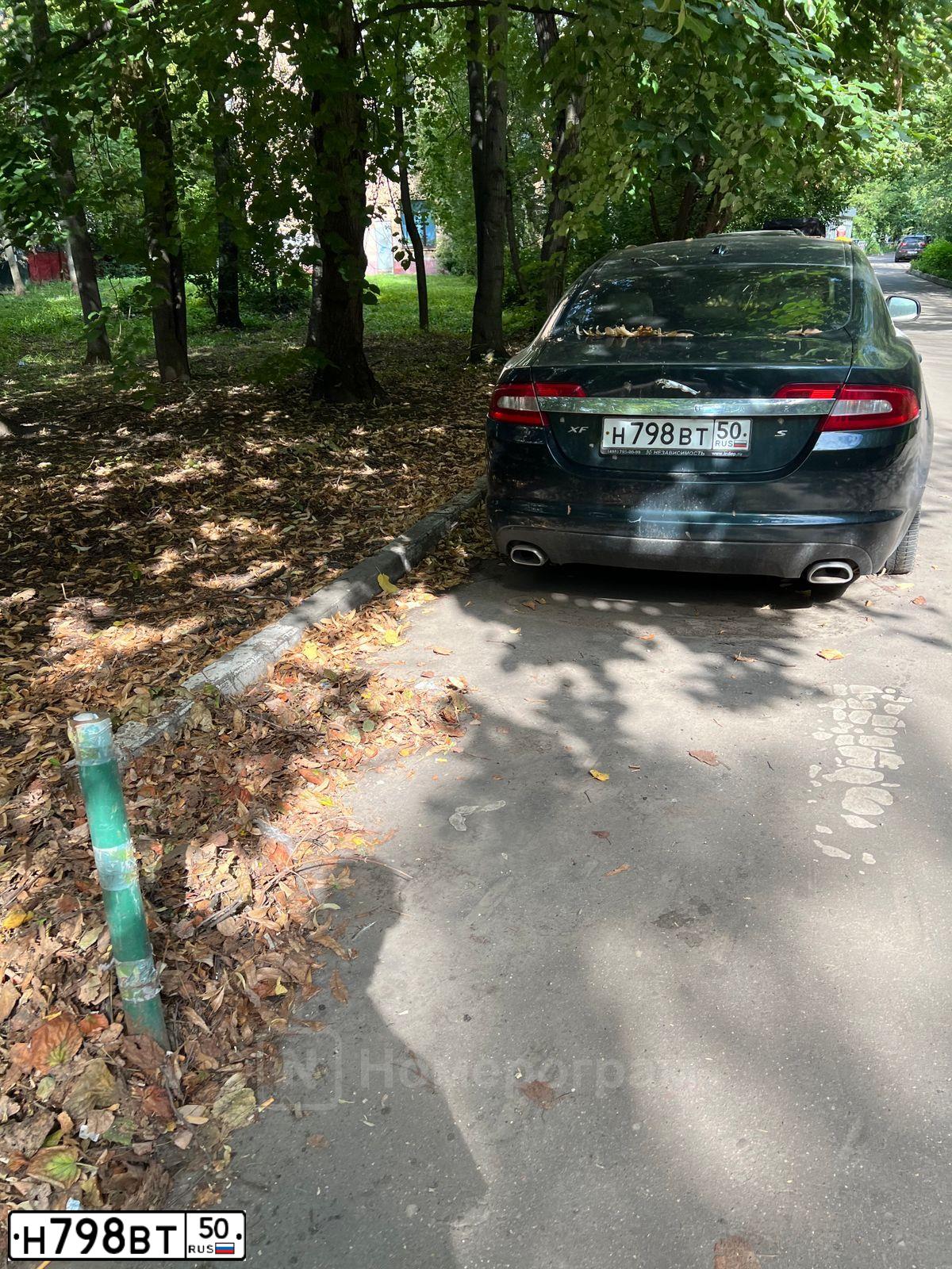 Фото автомобиля JAGUAR XF-SERIE, 2010 — госномер Н798ВТ50. Цвет: ЗЕЛЕНЫЙ