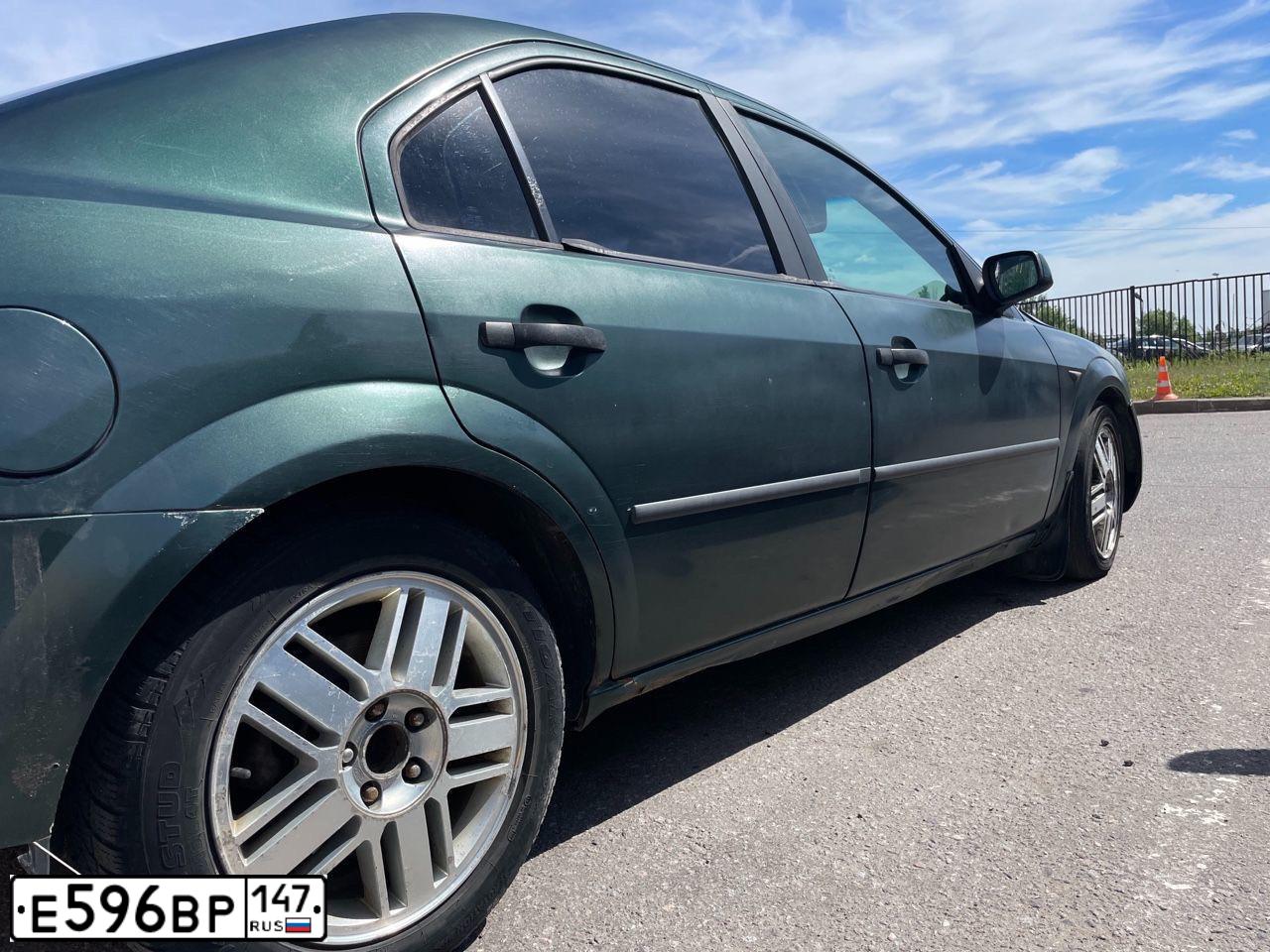 Фото автомобиля FORD MONDEO, 2003 — госномер Е596ВР147. Цвет: Темно-зеленый