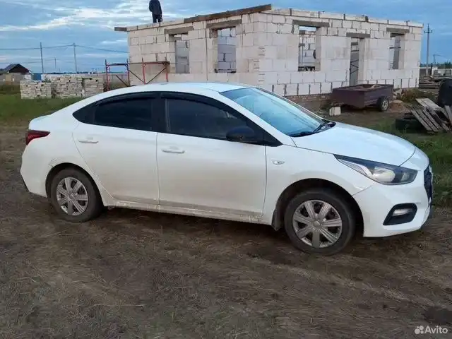 Фото автомобиля HYUNDAI SOLARIS, 2018 — госномер К549ТР763. Цвет: Белый