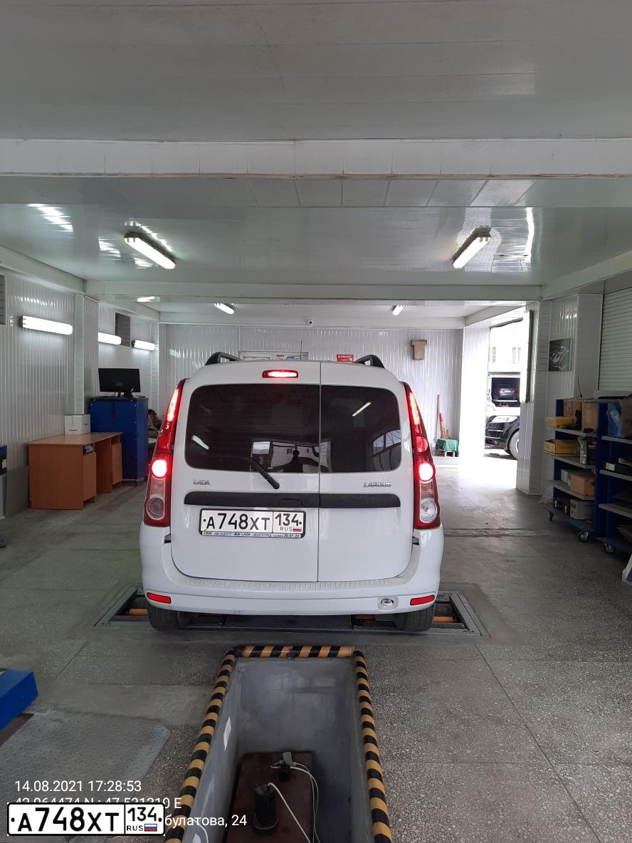 Фото автомобиля LADA LARGUS, 2014 — госномер А748ХТ134. Цвет: БЕЛЫЙ