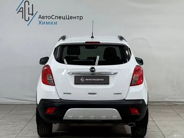 Фото автомобиля OPEL MOKKA, 2014 — госномер Н058РР126. Цвет: Белый
