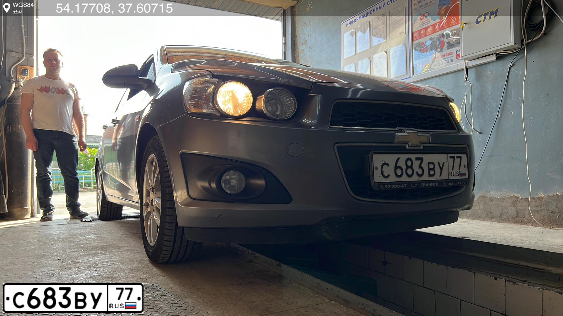 Фото автомобиля CHEVROLET AVEO, 2013 — госномер С683ВУ77. Цвет: СЕРЫЙ МЕТАЛЛИК