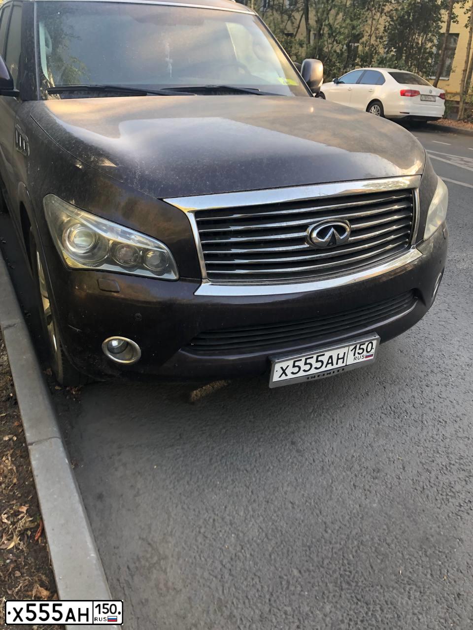 Фото автомобиля INFINITI QX80 /QX56/, 2012 — госномер Х555АН150. Цвет: КРАСНЫЙ ТЕМНЫЙ
