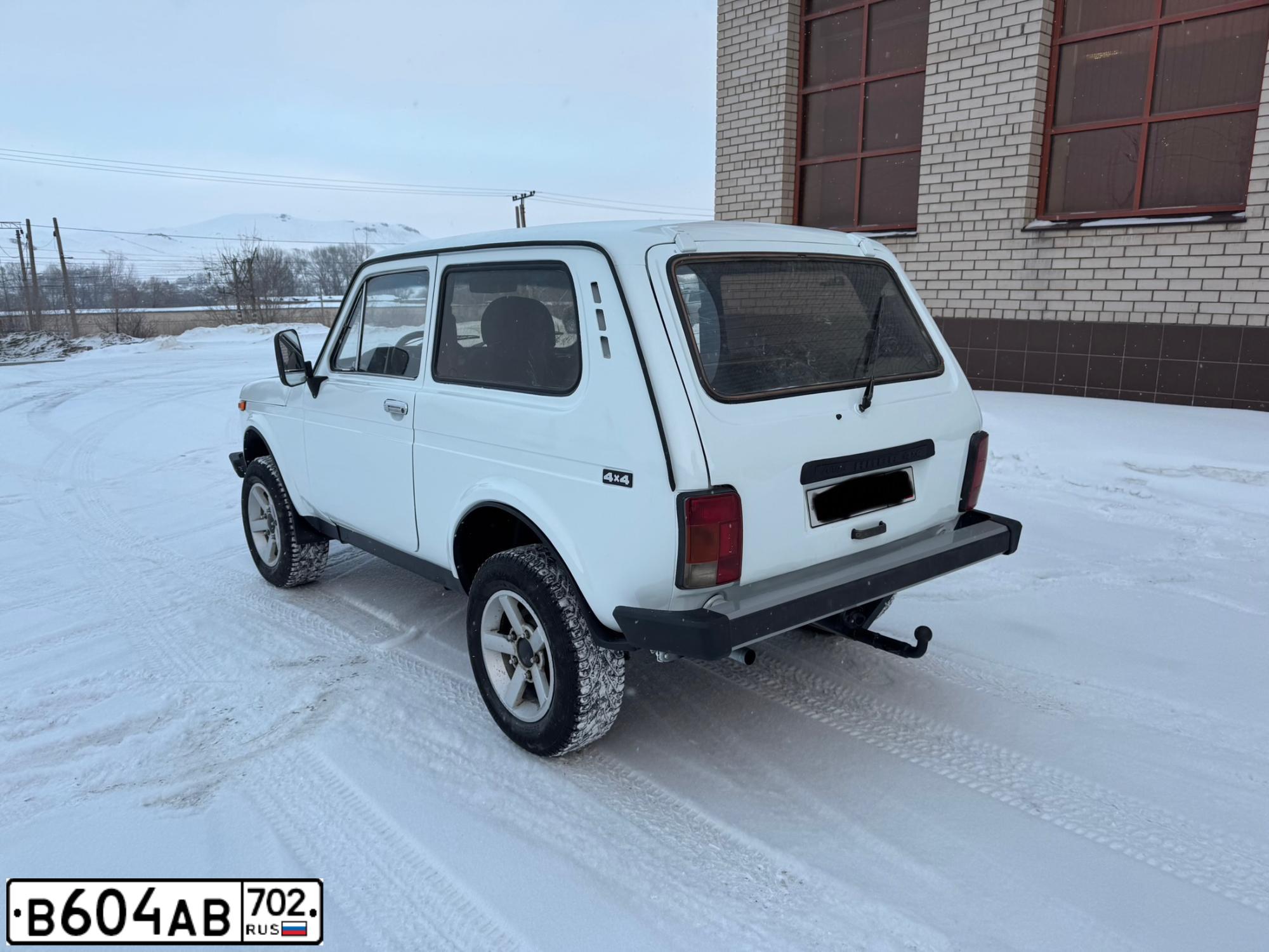 Фото автомобиля LADA NIVA, 1997 — госномер Е323ТМ156. Цвет: Белый