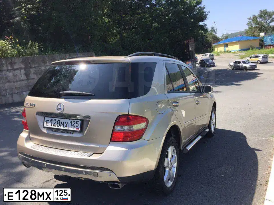 Фото автомобиля MERCEDES-BENZ ML500, 2005 — госномер К711РВ125. Цвет: ЖЕЛТЫЙ (ЗОЛОТИСТЫЙ)