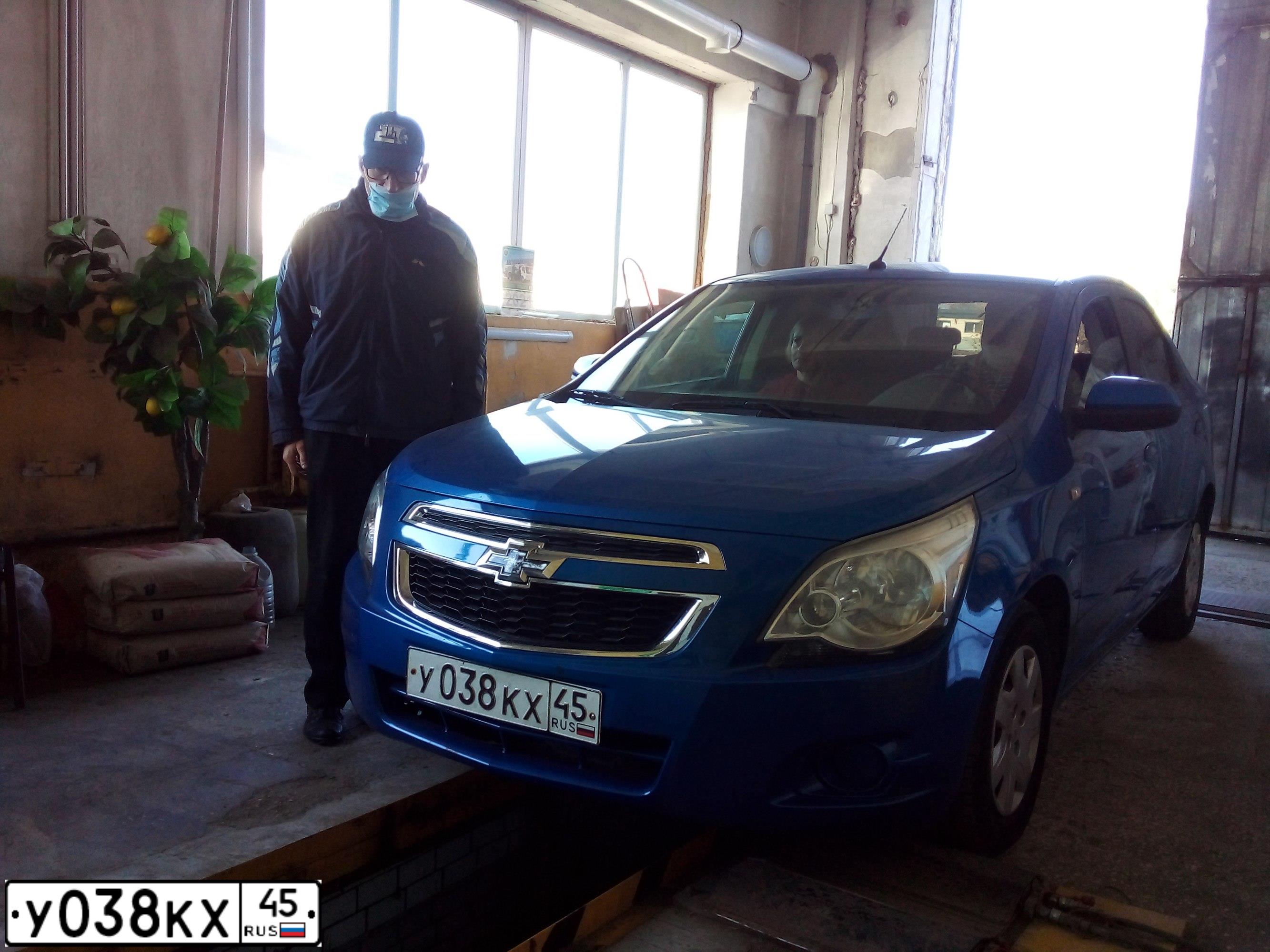 Фото автомобиля CHEVROLET COBALT, 2013 — госномер С044ОВ45. Цвет: синий