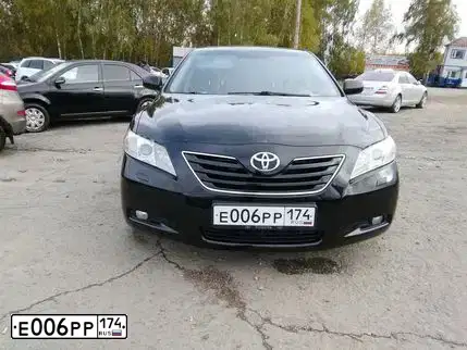 Фото автомобиля TOYOTA CAMRY, 2007 — госномер Е006РР174. Цвет: ЧЕРНЫЙ