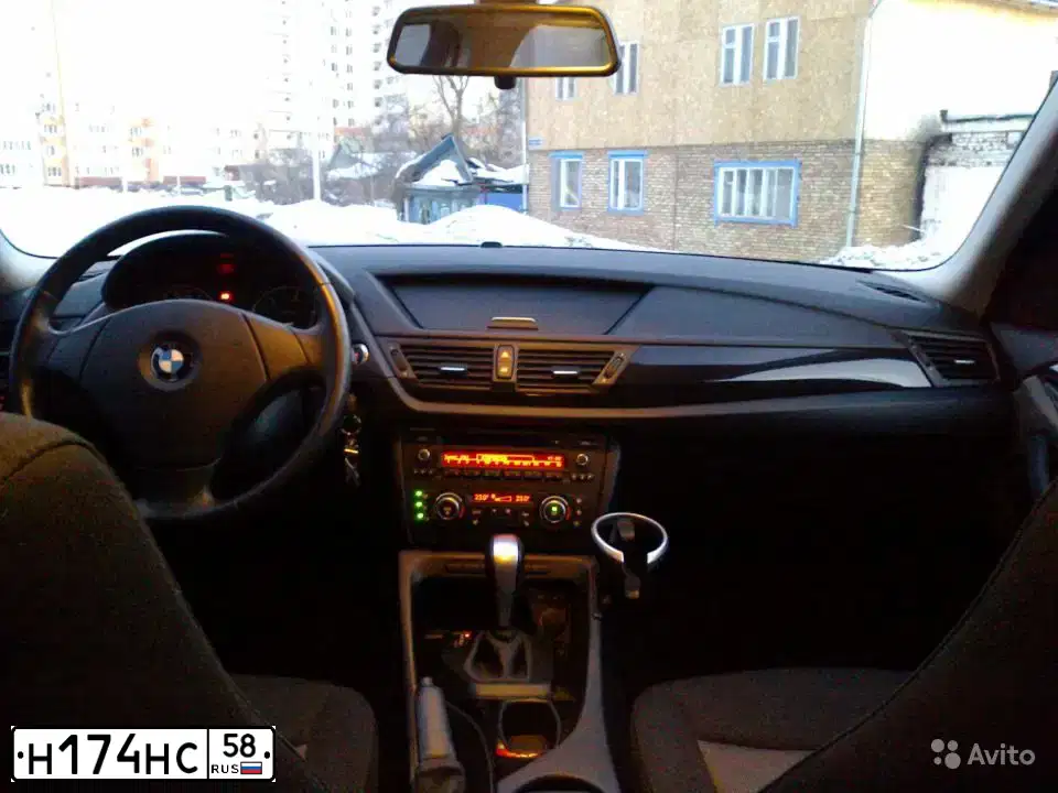 Фото автомобиля BMW X1, 2010 — госномер К022ВР761. Цвет: Коричневый