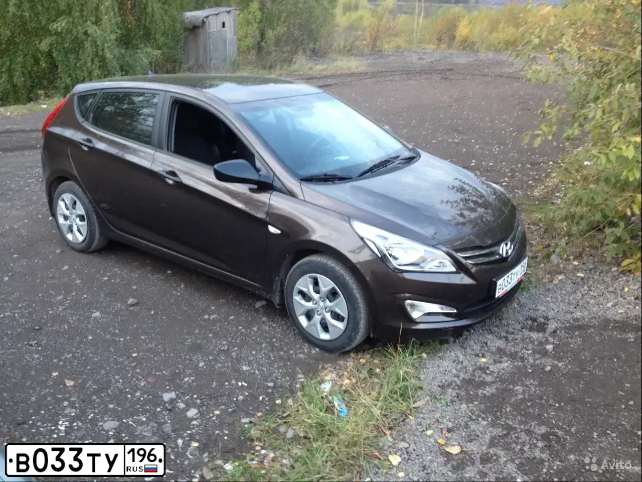 Фото автомобиля HYUNDAI SOLARIS, 2015 — госномер В033ТУ196. Цвет: Коричневый