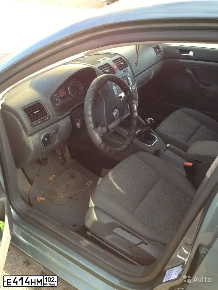 Фото автомобиля VOLKSWAGEN JETTA, 2007 — госномер Е414НМ102. Цвет: Серый