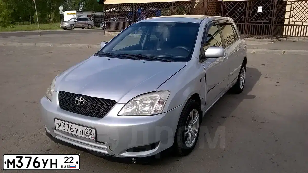 Фото автомобиля TOYOTA COROLLA, 2004 — госномер М376УН22. Цвет: серебристый