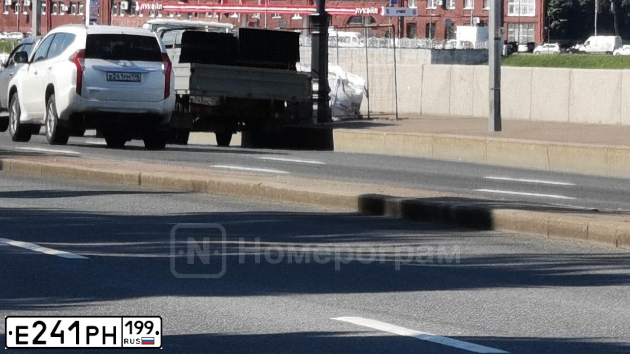 Фото автомобиля GREAT WALL SAFE, 2008 — госномер Е241РН199. Цвет: ЧЕРНЫЙ