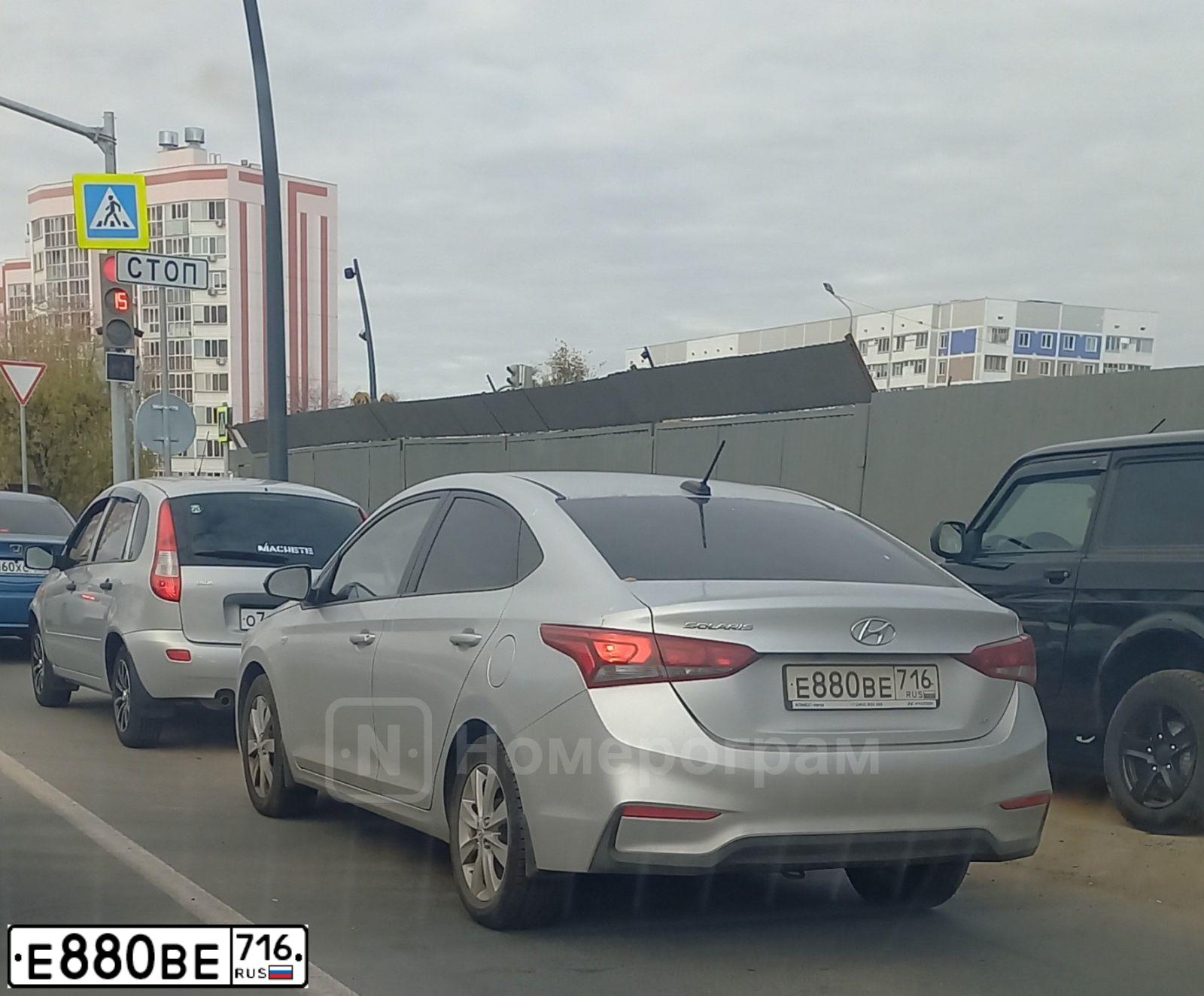 Фото автомобиля HYUNDAI SOLARIS, 2019 — госномер Е880ВЕ716. Цвет: СЕРЕБРИСТЫЙ