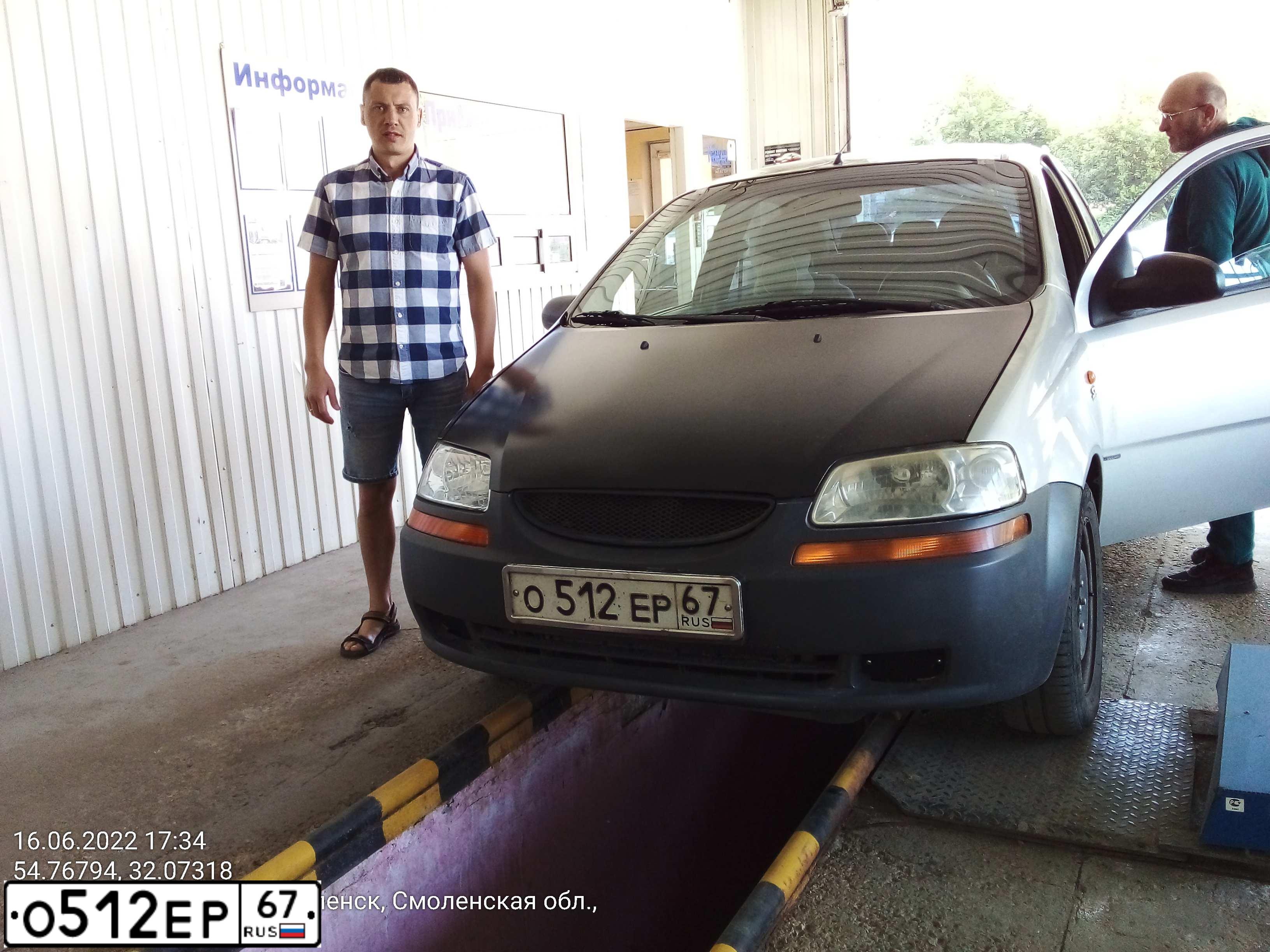 Фото автомобиля CHEVROLET AVEO, 2004 — госномер О512ЕР67. Цвет: Серебристый