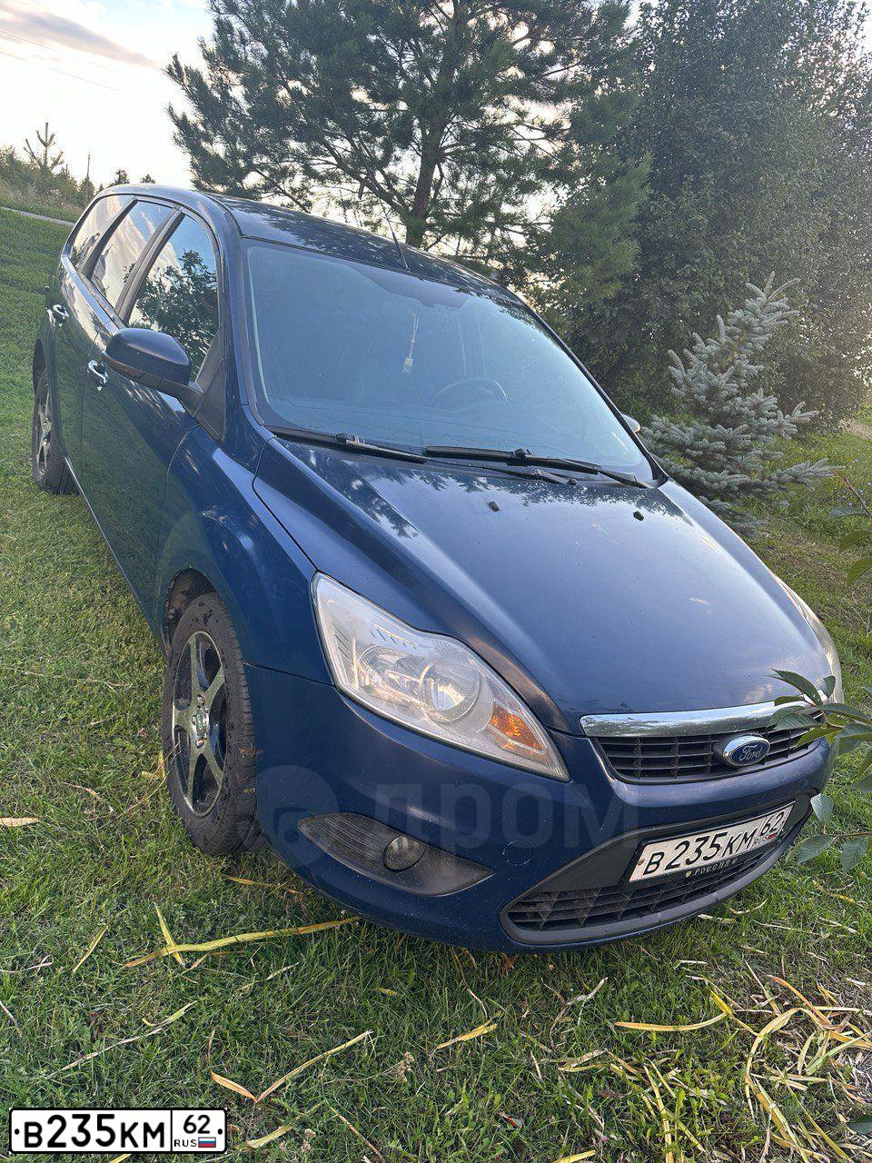 Фото автомобиля FORD FOCUS, 2009 — госномер В235КМ62. Цвет: Темно-синий