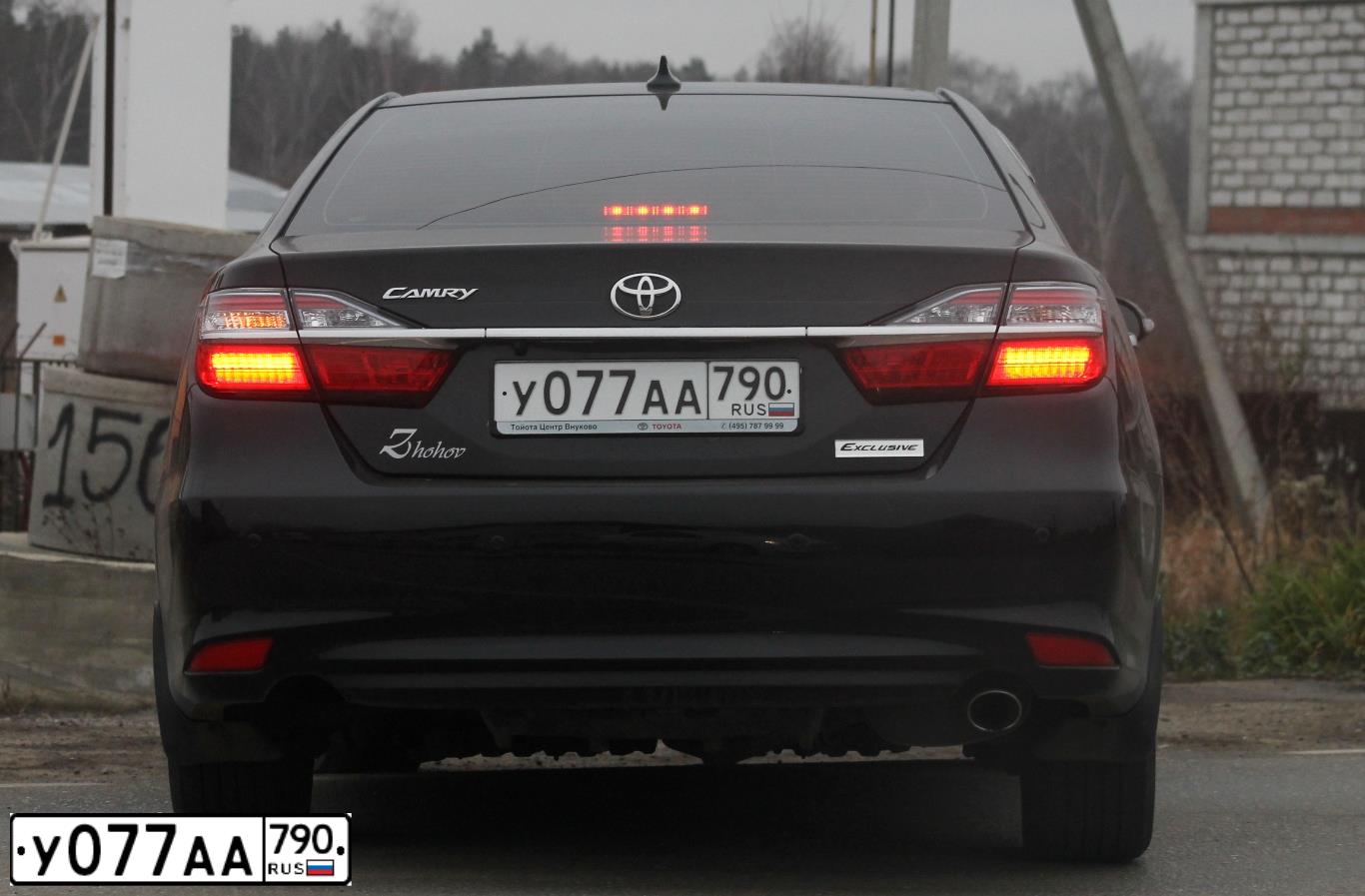 Фото автомобиля TOYOTA CAMRY, 2017 — госномер У077АА790. Цвет: ЧЕРНЫЙ МЕТАЛЛИК