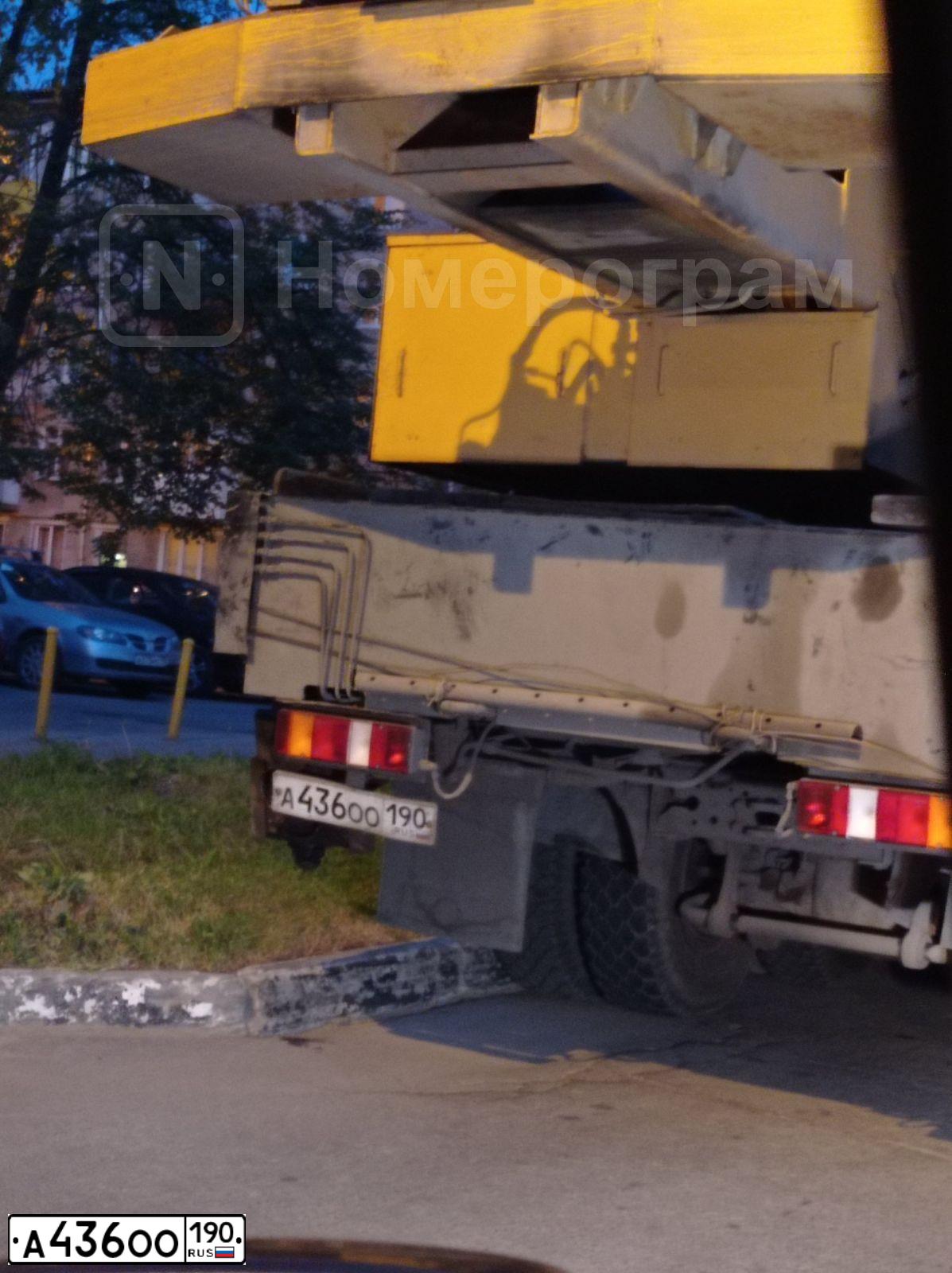 Фото автомобиля MAZ 6303 /6X4/, 2011 — госномер А436ОО190. Цвет: Белый