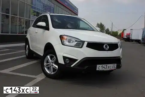 Фото автомобиля SSANGYONG ACTYON, 2013 — госномер С143ХС22. Цвет: Белый